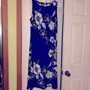 Nine West sleeveless dress blue with black/white flowers.